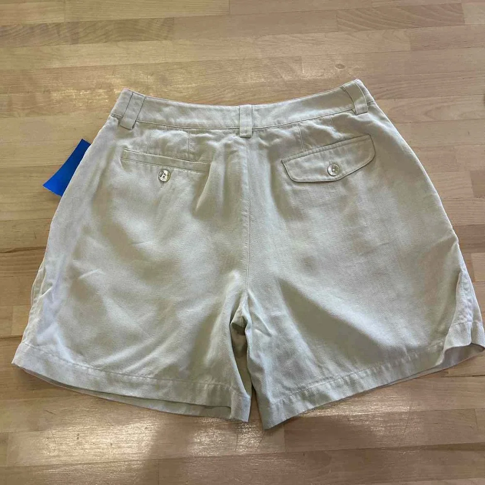 Tommy Bahama Women Size 4 Beige Preloved Shorts